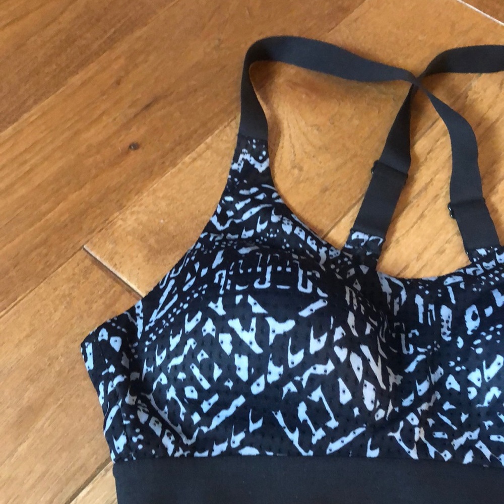 Victoria’s Secret sports bra - Picture 2 of 8